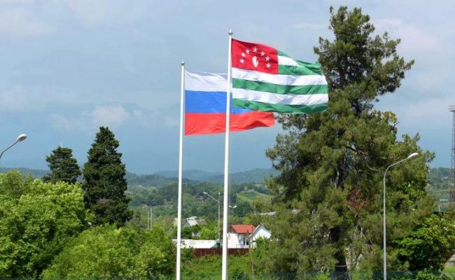 Власти Абхазии не будут закрывать границу с Россией из-за роста числа новых случаев коронавируса