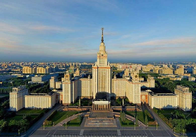 Московские вузы в новом учебном году хотят пускать в аудитории только привитых студентов
