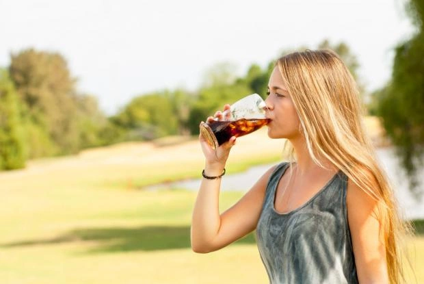 Диетолог назвала 5 самых вредных для фигуры летних напитков