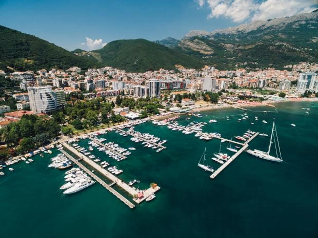 В Черногории заявили о провале туристического сезона без россиян