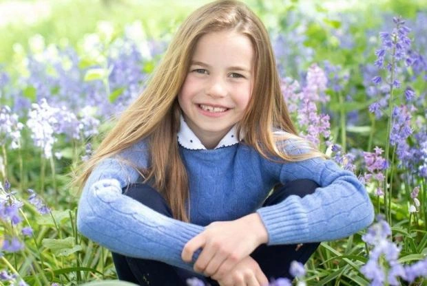 Принц Уильям и Кейт Миддлтон поделились новыми фотографиями принцессы Шарлотты