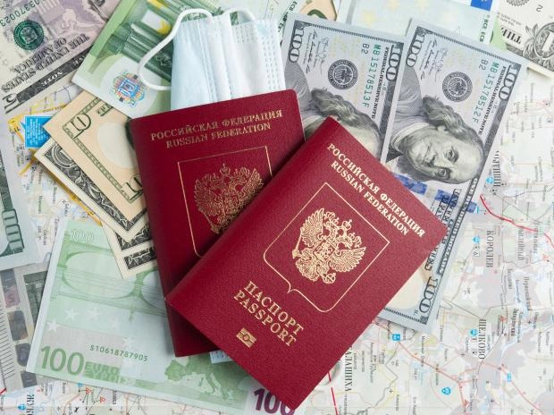 Россиянам станет сложнее получить шенгенские визы