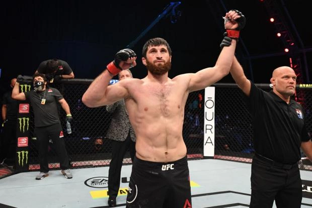  Российского бойца Анкалаева выставили против звездного поляка Блаховича на турнире UFC 