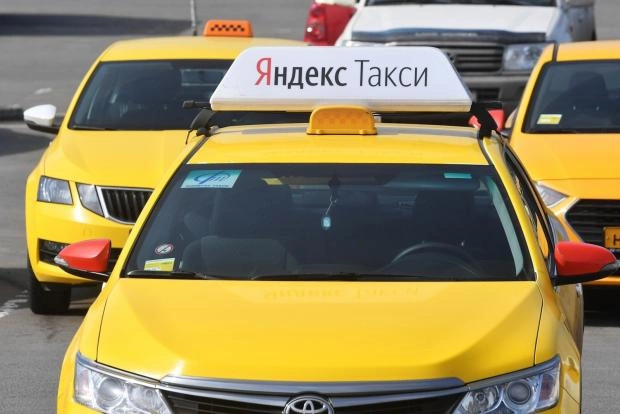 Фейковые заказы оказались причиной огромной пробки из такси на Кутузовском проспекте в Москве
