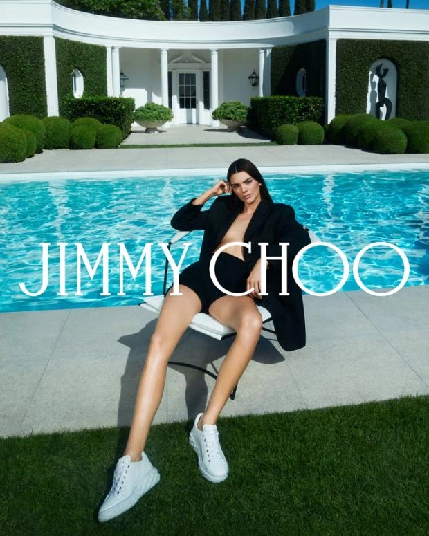 Кендалл Дженнер в рекламной кампании Jimmy Choo, сентябрь 2022. 