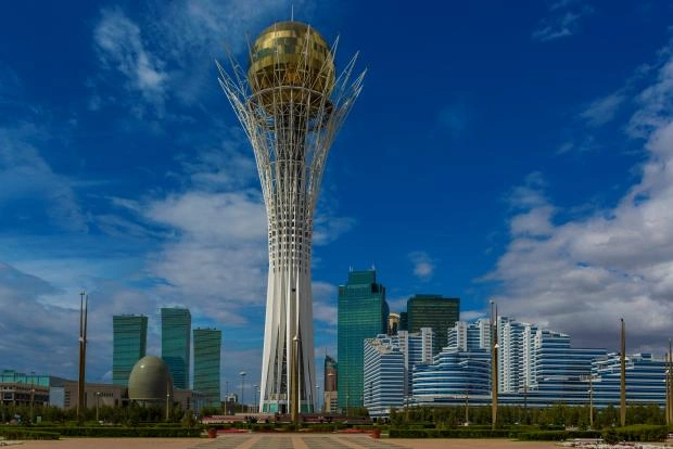 Столице Казахстана официально вернули прежнее название Астана