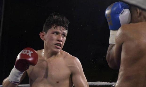 25-летний боксер Луис Киньонес умер после нокаута в поединке за свой первый титул