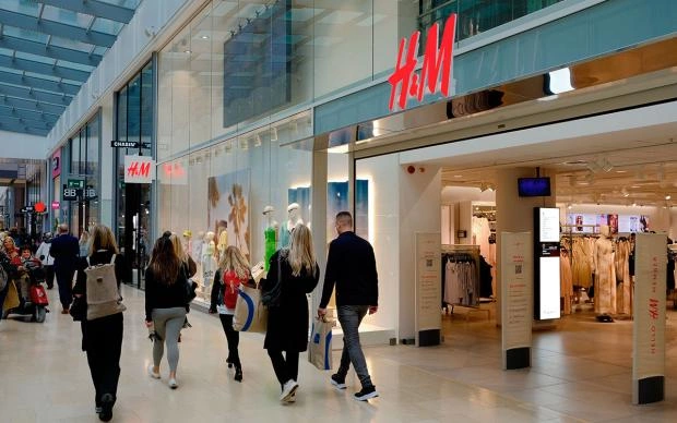  Шведская компания H&M начала закрывать свои магазины в России 