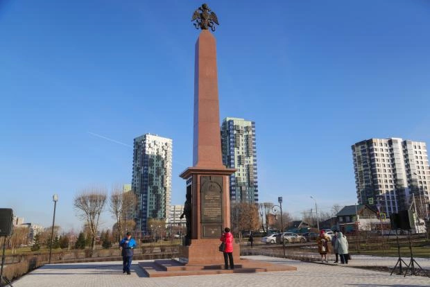 В Красноярске установили стелу в честь 200-летия со дня основания Енисейской губернии