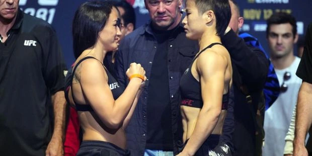 Вейли Чжан задушила Карлу Эспарзу на UFC 281 и вернула себе титул в минимальном весе