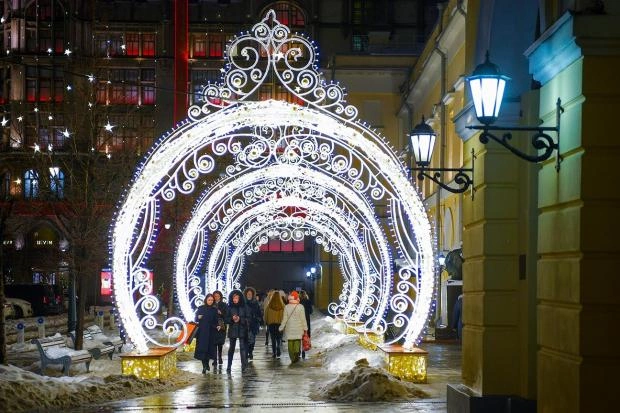 Москву начали украшать к Новому году