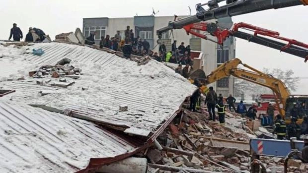  В Турции произошло землетрясение, став самым крупным стихийным бедствием с 1939 года 