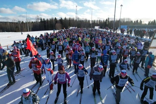 В центральном старте Лыжни России приняли участие около 10 тысяч человек