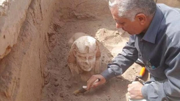 Египетские археологи нашли статую, похожую на сфинкса