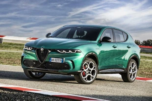 Гибридный плагин Alfa Romeo Tonale: первый шаг к полной электрификации бренда