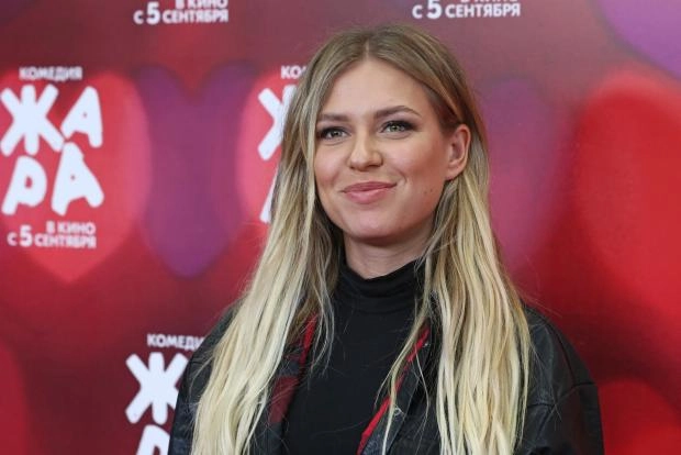 Певица Рита Дакота объявила, что выходит замуж за оператора Белогая