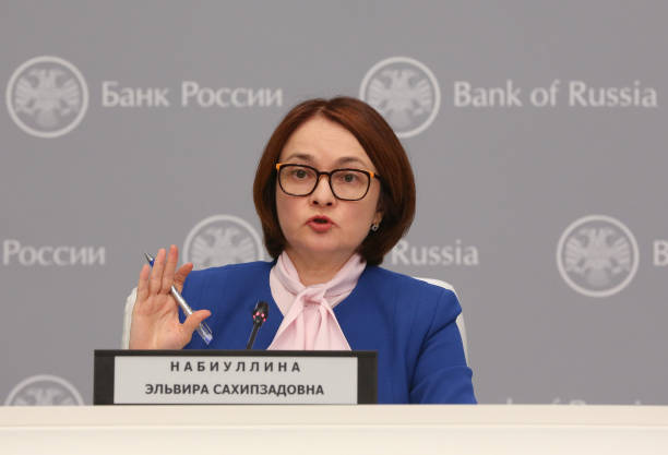 Набиуллина: у россиян должно быть право бесплатного перевода денег со счетов в разных банках в пределах 1,4 млн рублей